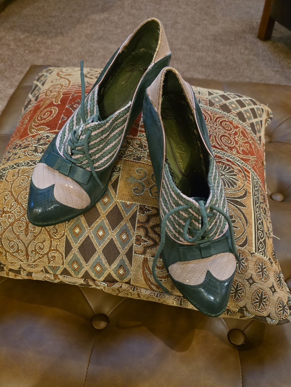 Poetic License Women’s Two-Tone Green & Pink Lace-Up Spectator Oxford RetroHeels